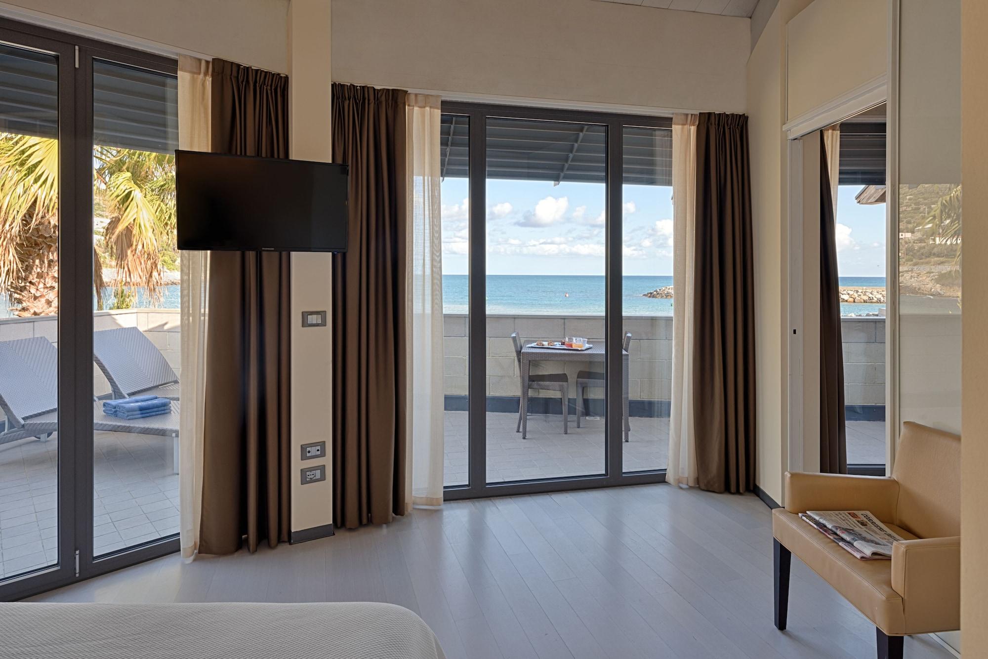 Hotel Riviera dei Fiori San Lorenzo al Mare Esterno foto