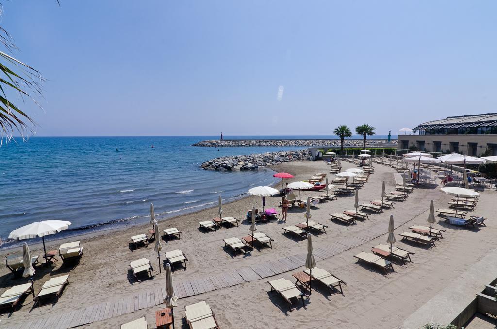 Hotel Riviera dei Fiori San Lorenzo al Mare Esterno foto